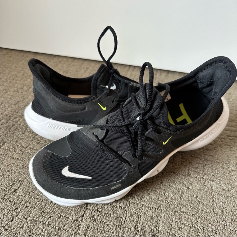 Black Nike free run 5.0 volt
